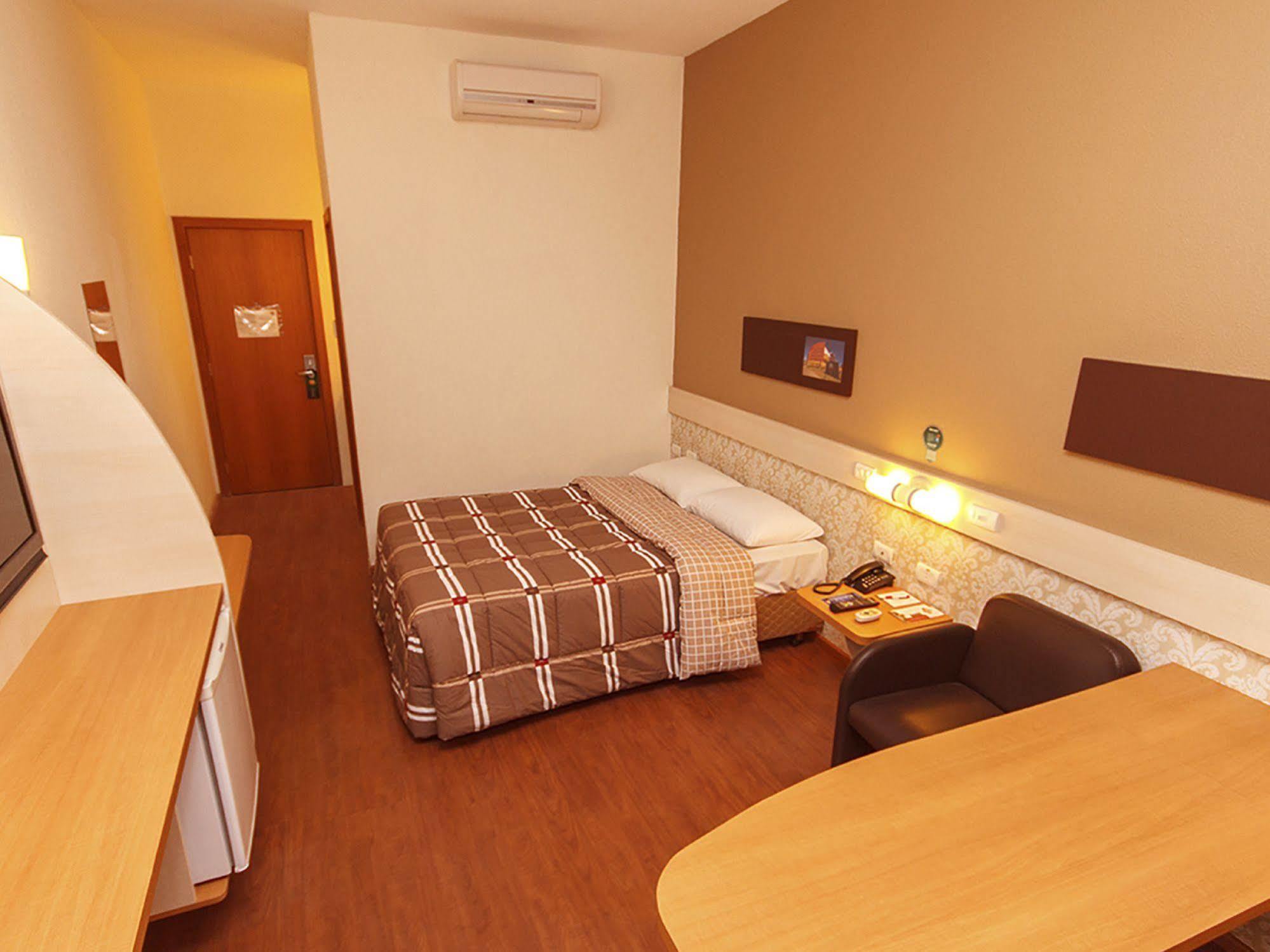Hotel 10 Ponta Grossa Понта-Гроса Екстер'єр фото