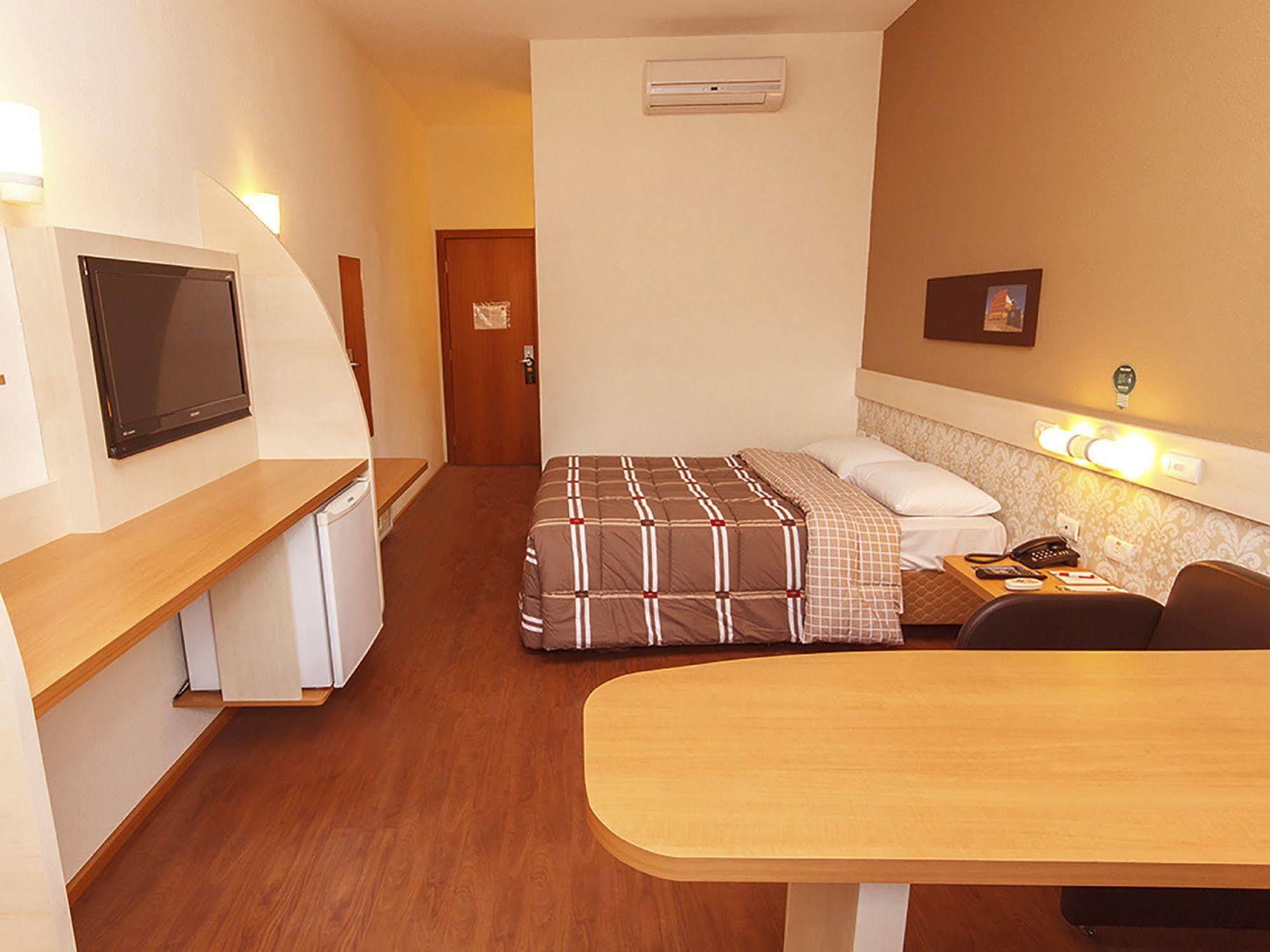 Hotel 10 Ponta Grossa Понта-Гроса Екстер'єр фото