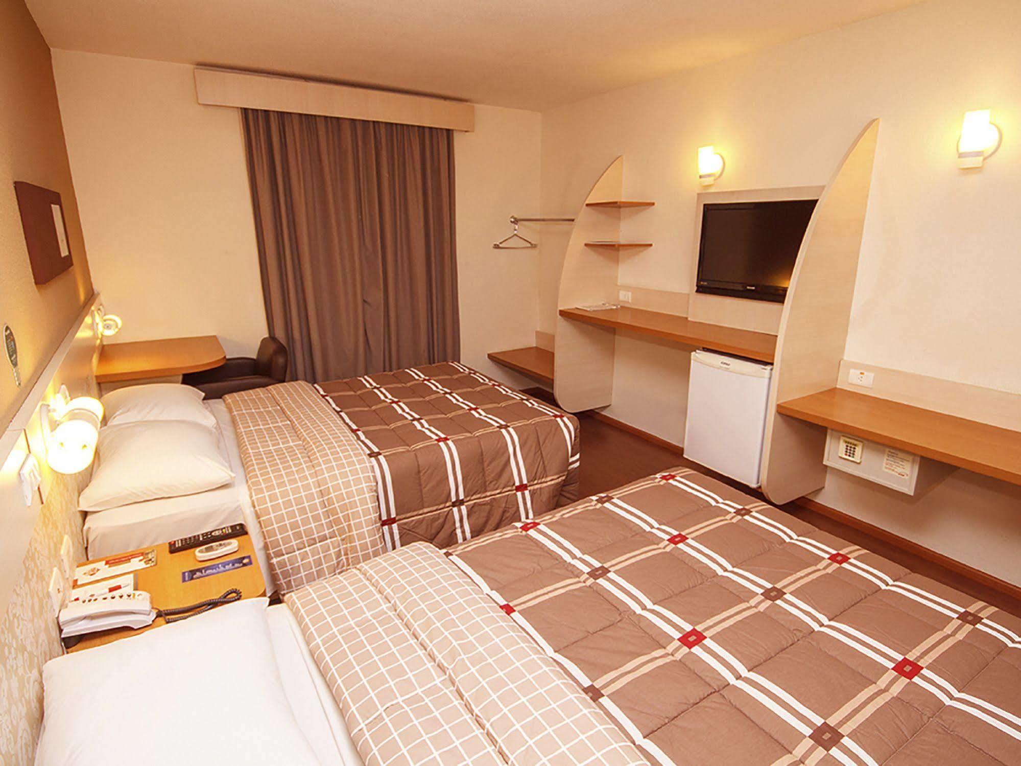 Hotel 10 Ponta Grossa Понта-Гроса Екстер'єр фото